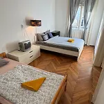 Weiner Central Apartment